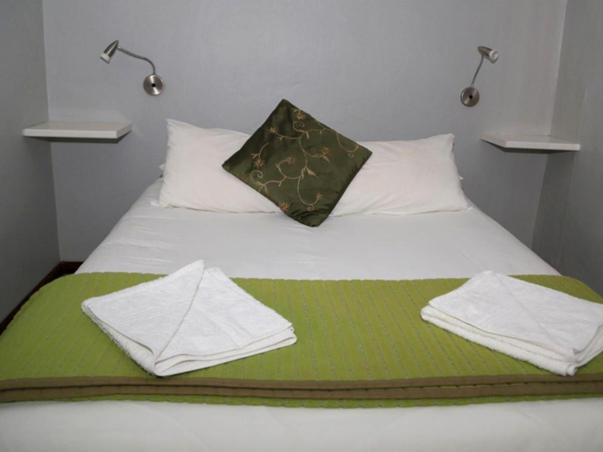 Rainbow Glen Self Catering Chalets Монтегю Номер фото