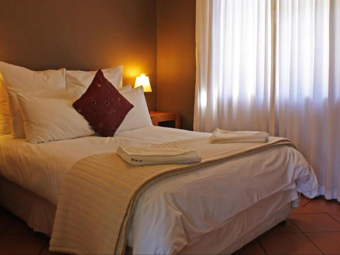 Rainbow Glen Self Catering Chalets Монтегю Номер фото