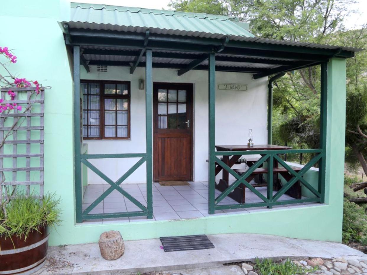Rainbow Glen Self Catering Chalets Монтегю Номер фото